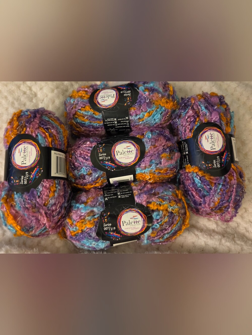 PALETTE COLLECTION BOUCLE STYLE KNITTING/ CROCHET YATN IN THE COLOR POPCORN